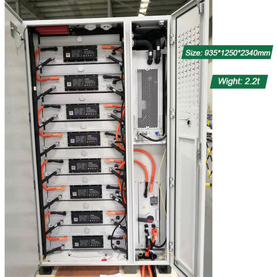 215KWh LiFePo4 Bateria 100KW zewnętrzna szafa BESS z chłodzeniem płynnym i mocą znamionową 2,2T